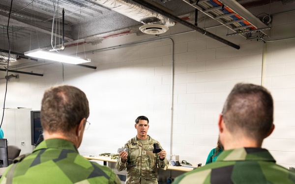 Swedish Army Commandant Visits CASCOM