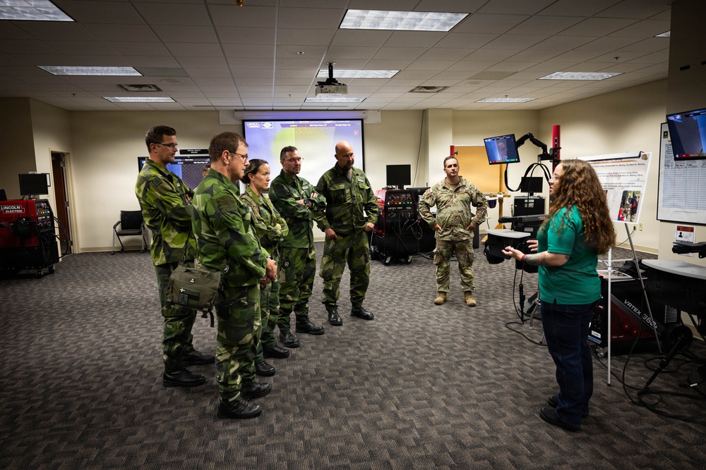 Swedish Army Commandant Visits CASCOM
