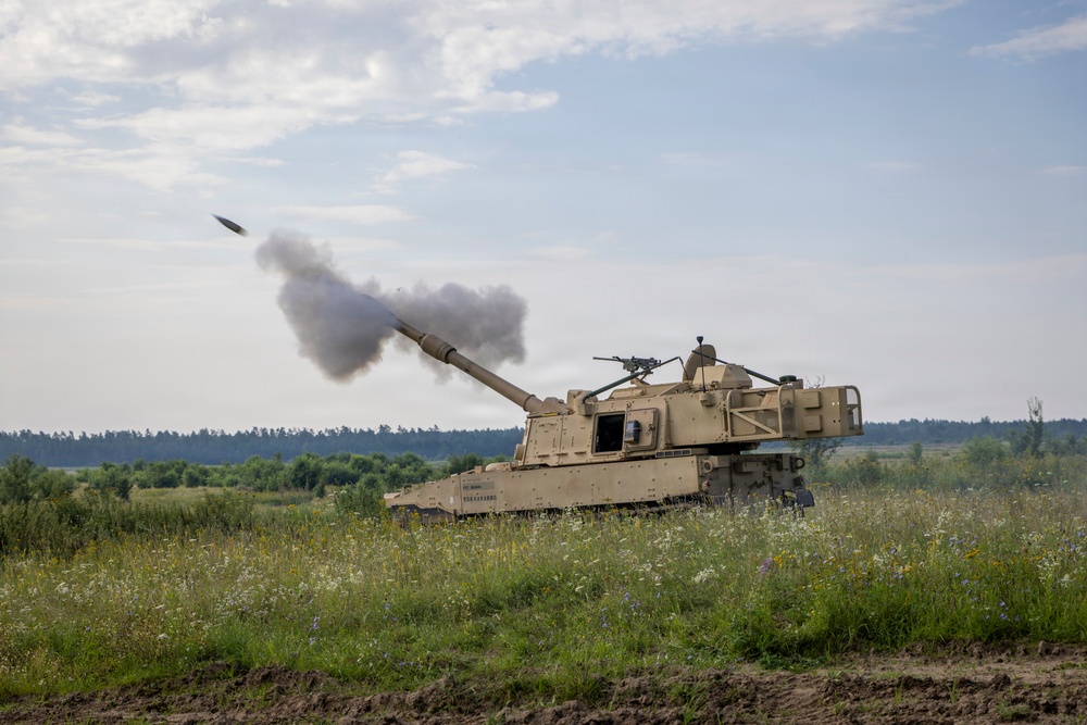 U.S. Army Soldiers with the NATO FLF Battle Group conduct live fire exercise in Poland