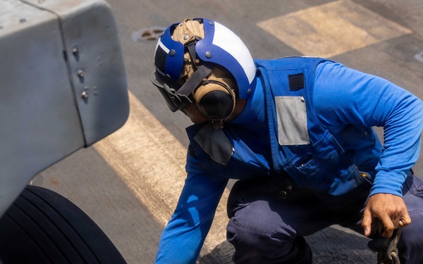Rafael Peralta Conducts Flight Operations