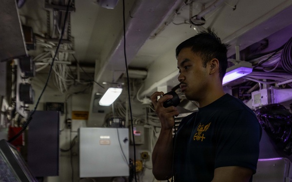 Abraham Lincoln Conducts Fuel Operations