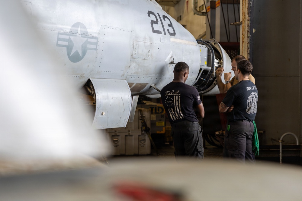 Abraham Lincoln Conducts Aircraft Maintenance