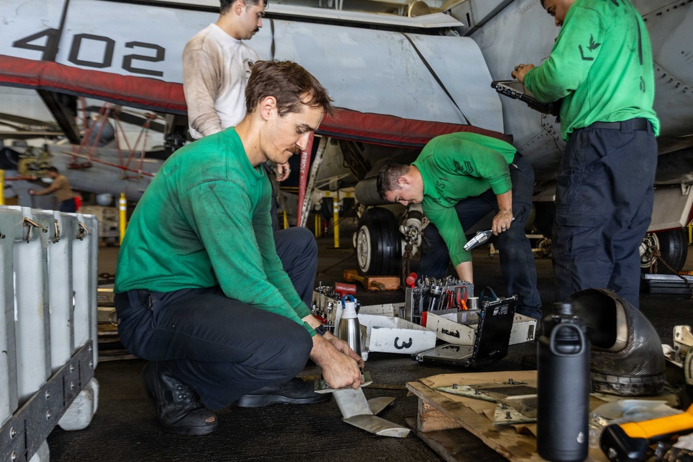 Abraham Lincoln Conducts Aircraft Maintenance