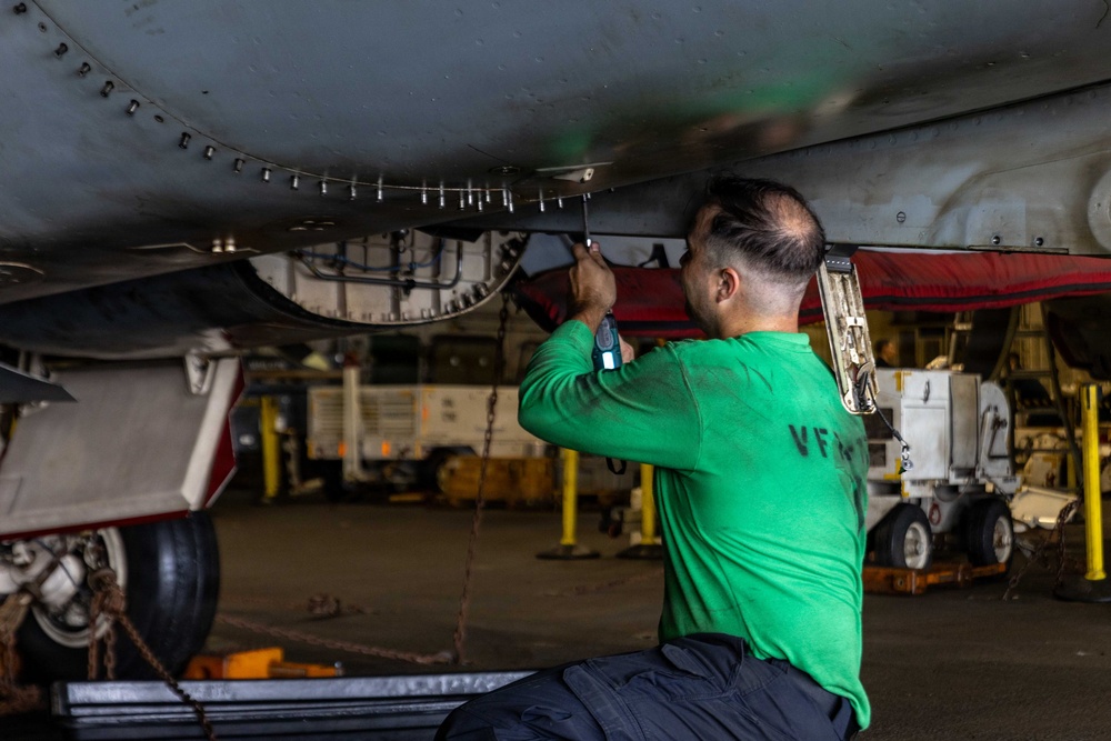 Abraham Lincoln Conducts Aircraft Maintenance