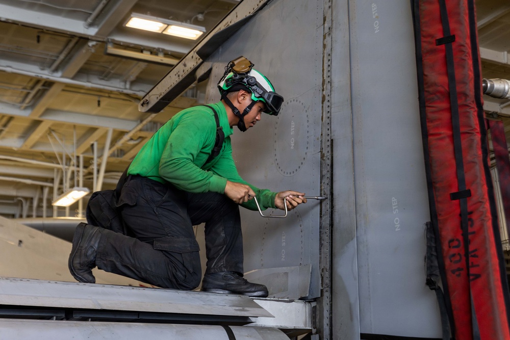 Abraham Lincoln Conducts Aircraft Maintenance