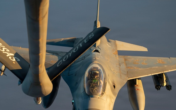KC-135 Refuels F-16s in the CENTCOM AO