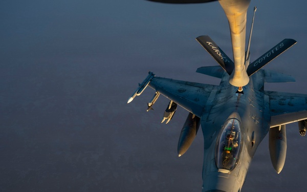 KC-135 Refuels F-16s in the CENTCOM AO