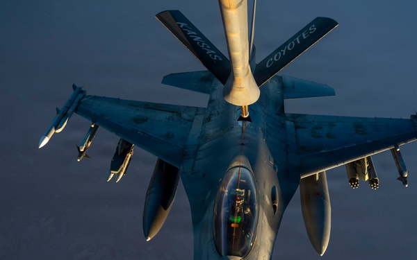 KC-135 Refuels F-16s in the CENTCOM AO