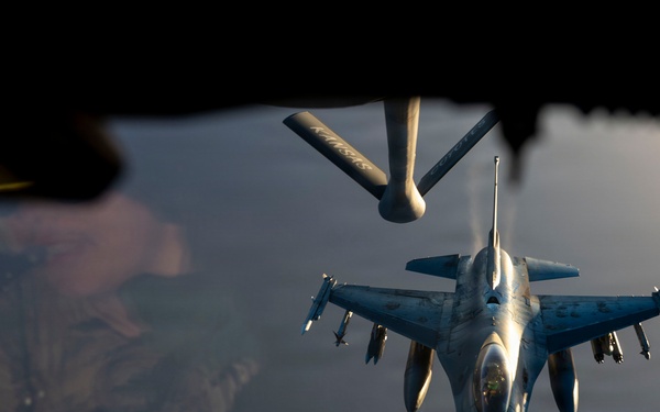 KC-135 Refuels F-16s in the CENTCOM AO