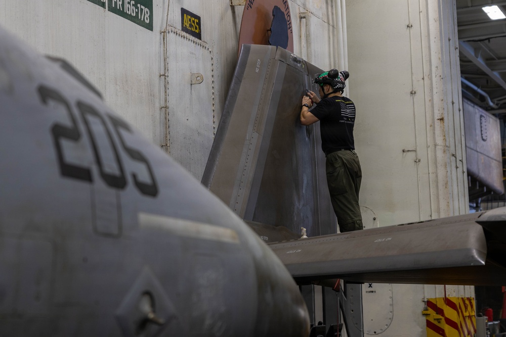 Abraham Lincoln Conducts Aircraft Maintenance