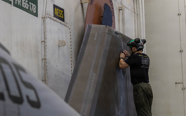 Abraham Lincoln Conducts Aircraft Maintenance