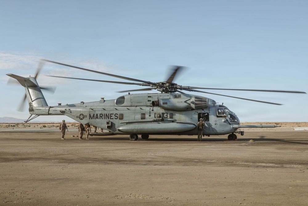 SLTE 4-26: 2nd Battalion, 2nd Marine Regiment Board CH-53E Super Stallion