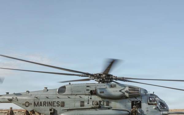 SLTE 4-26: 2nd Battalion, 2nd Marine Regiment Board CH-53E Super Stallion