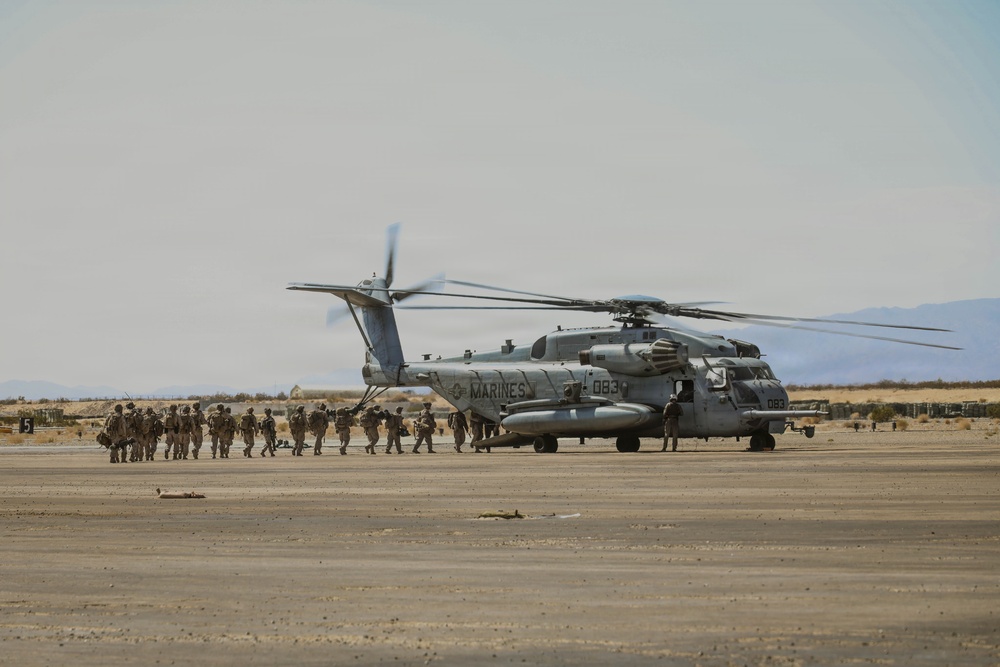 SLTE 4-26: 2nd Battalion, 2nd Marine Regiment Board CH-53E Super Stallion
