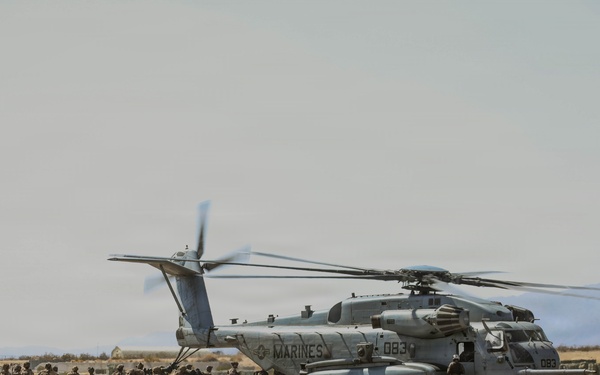 SLTE 4-26: 2nd Battalion, 2nd Marine Regiment Board CH-53E Super Stallion