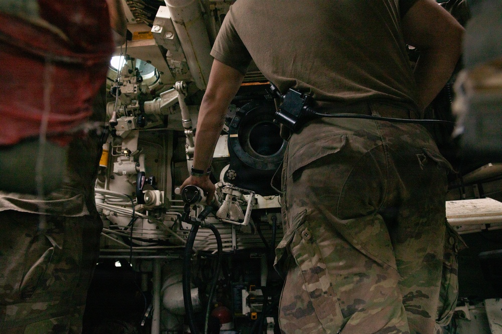 W. Va. Guard Artillery Crew Prepares for Fire Mission During Northern Strike 26-2