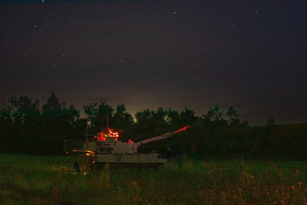 W. Va. Guard Paladin Crews Prepare for Night Fires at Northern Strike 26-2