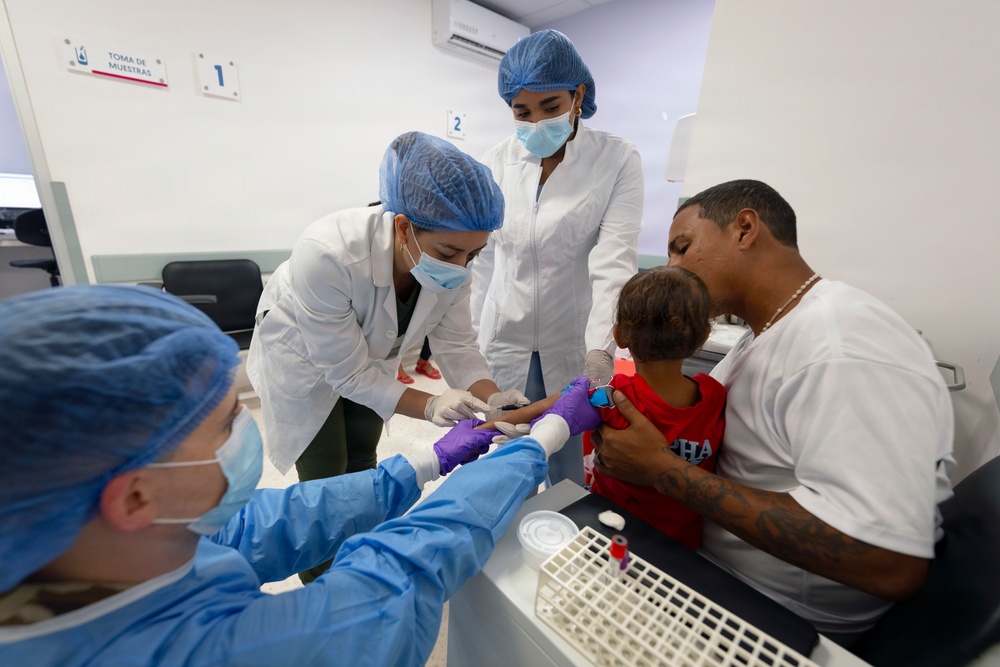 USAF lab team integrates with Dominican clinic during Amistad 2026