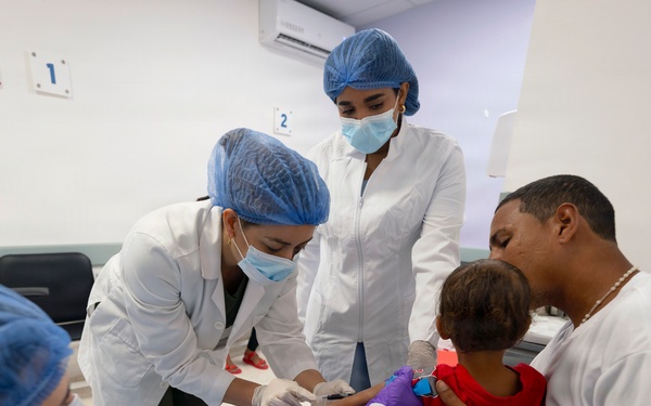 USAF lab team integrates with Dominican clinic during Amistad 2026