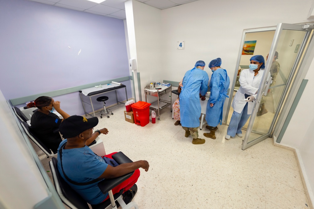 USAF lab team integrates with Dominican clinic during Amistad 2026