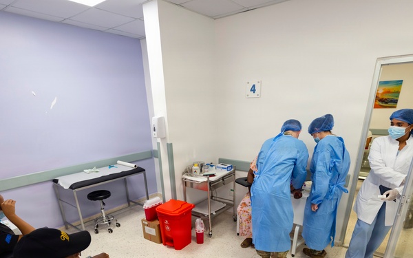 USAF lab team integrates with Dominican clinic during Amistad 2026