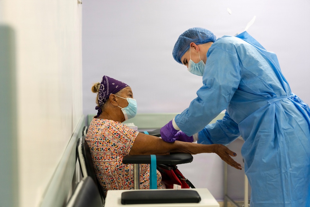 USAF lab team integrates with Dominican clinic during Amistad 2026