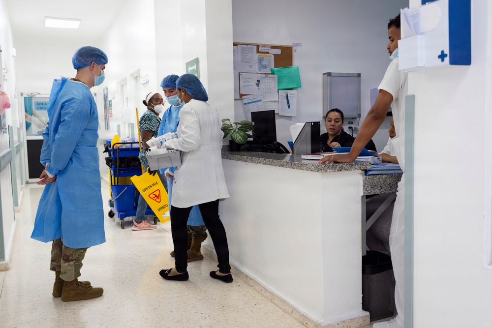 USAF lab team integrates with Dominican clinic during Amistad 2026