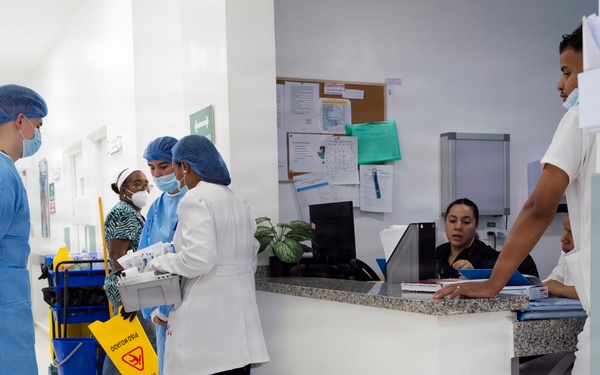 USAF lab team integrates with Dominican clinic during Amistad 2026