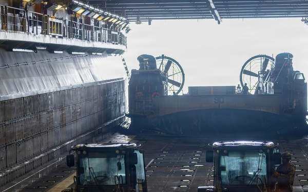 USS Essex conducts LCAC onload operations