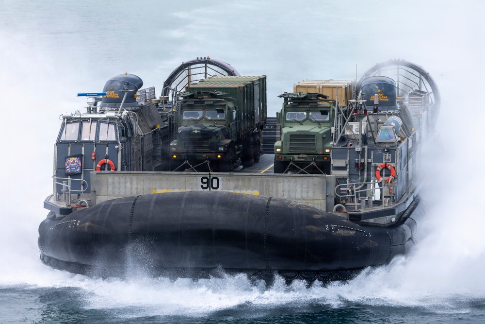 USS Essex conducts LCAC onload operations