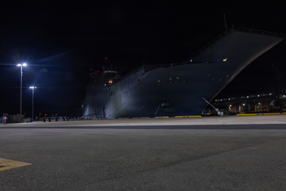 MRF-D Marines prepare to embark aboard HMAS Canberra