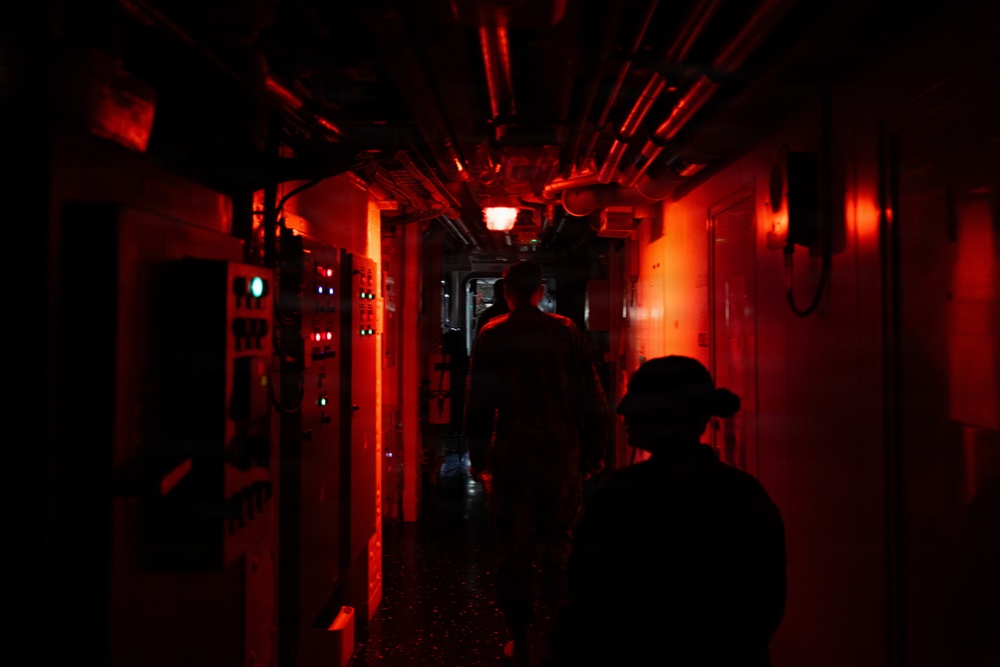MRF-D Marines receive a welcome brief aboard HMAS Canberra