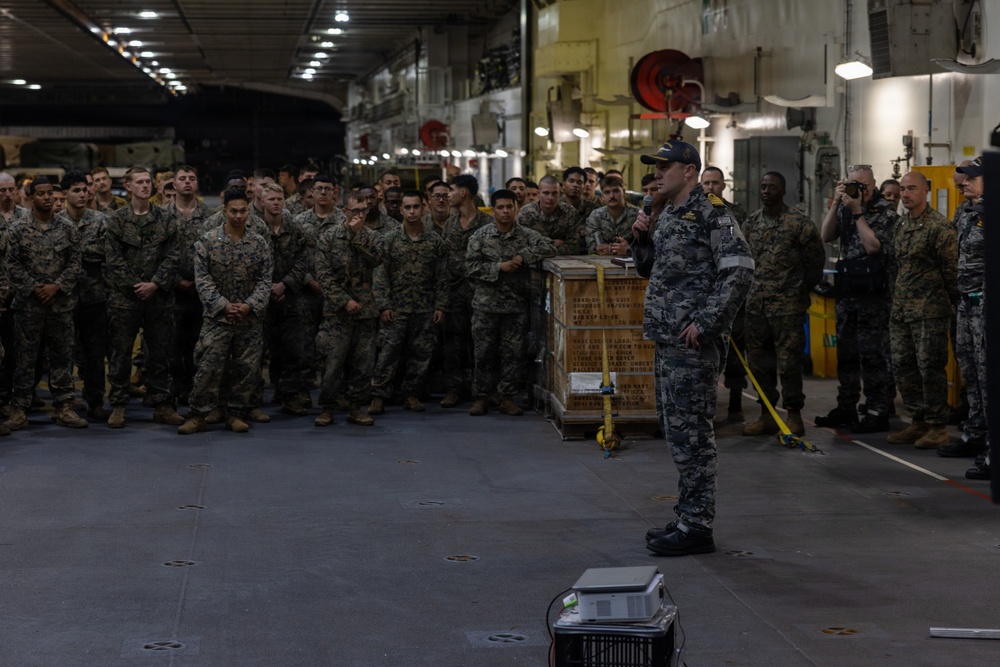 MRF-D Marines receive a welcome brief aboard HMAS Canberra