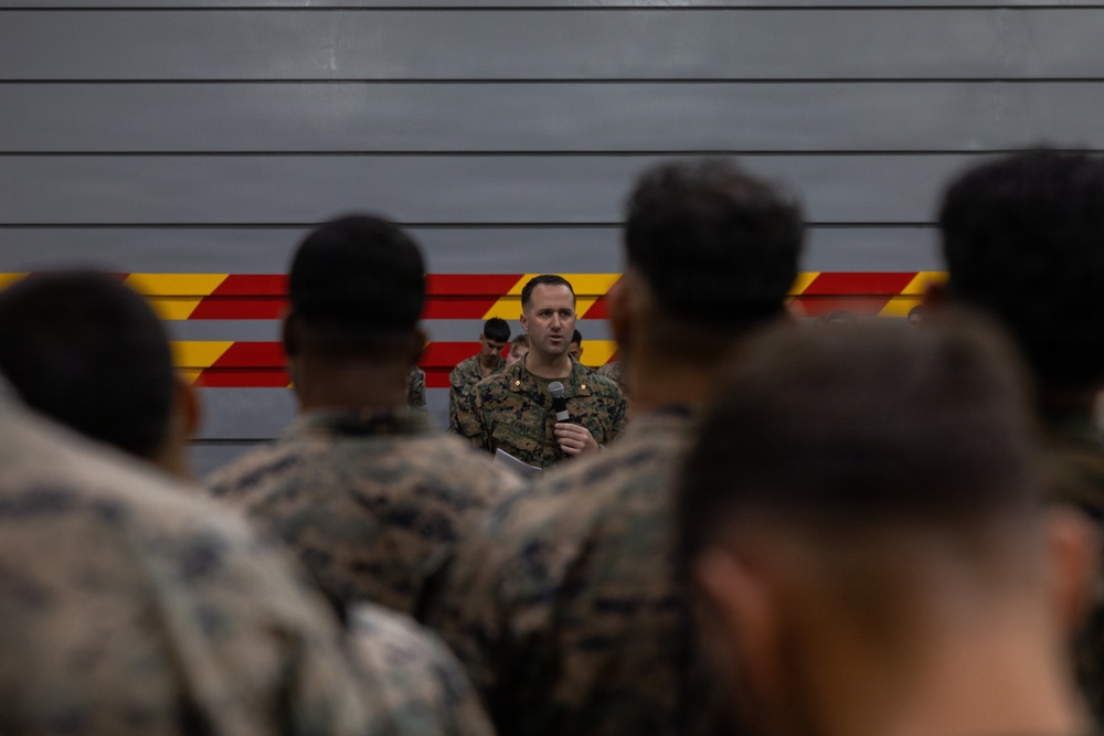 MRF-D Marines receive a welcome brief aboard HMAS Canberra