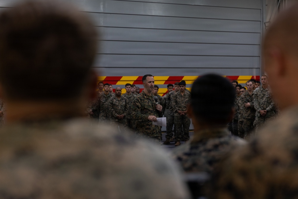 MRF-D Marines receive a welcome brief aboard HMAS Canberra