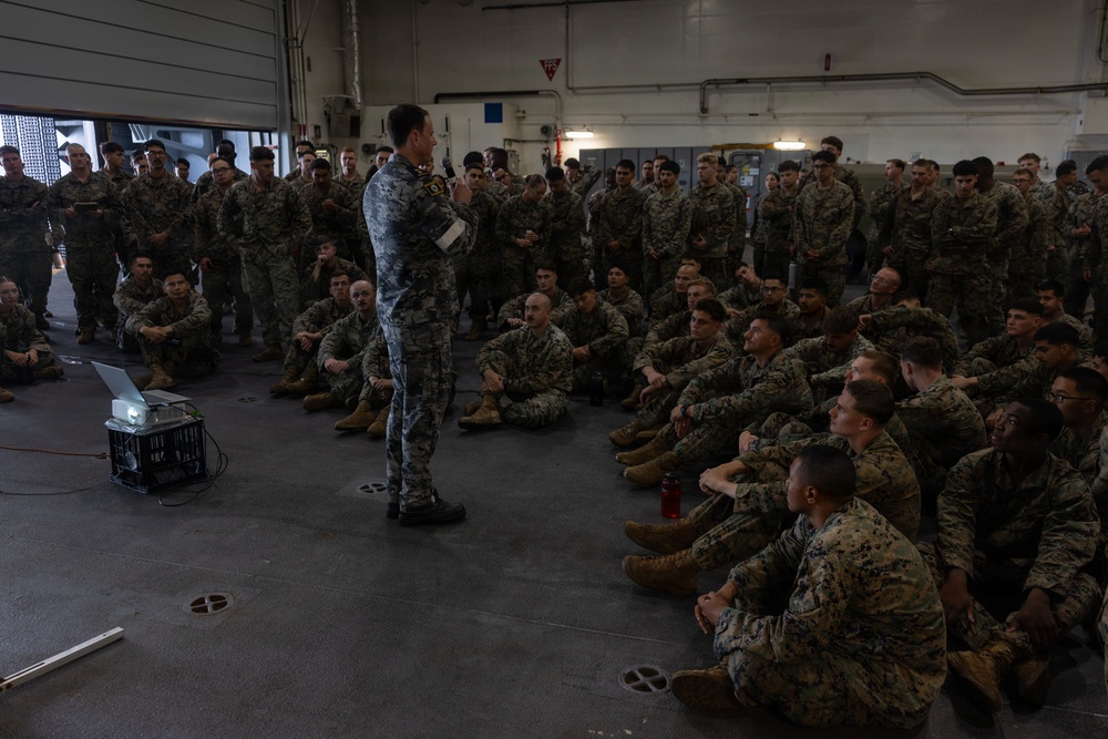 MRF-D Marines receive a welcome brief aboard HMAS Canberra