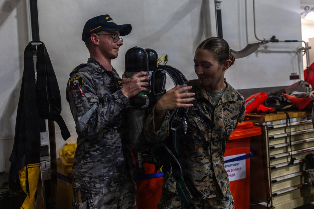 MRF-D Marines receive amphibious procedure classes aboard HMAS Canberra