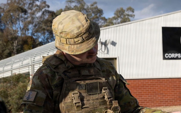 U.S. Marines with 1st LAR complete weapons familiarization class hosted by Australian service members during Coral-Balmoral Cup