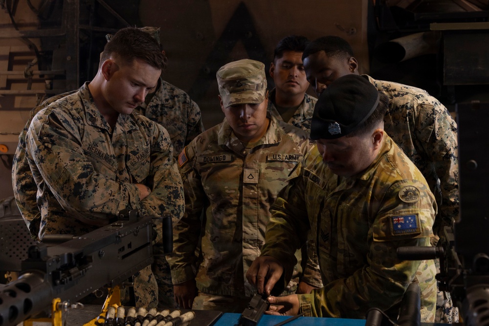 U.S. Marines with 1st LAR complete weapons familiarization class hosted by Australian service members during Coral-Balmoral Cup