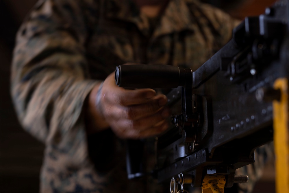 U.S. Marines with 1st LAR complete weapons familiarization class hosted by Australian service members during Coral-Balmoral Cup