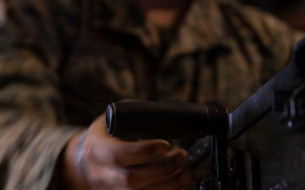 U.S. Marines with 1st LAR complete weapons familiarization class hosted by Australian service members during Coral-Balmoral Cup