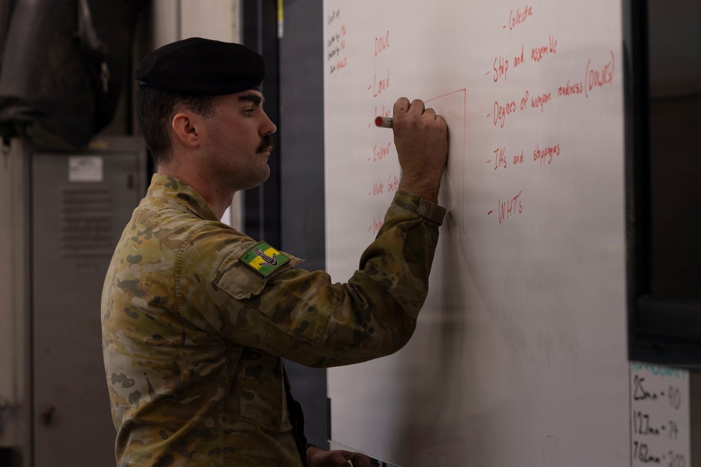 U.S. Marines with 1st LAR complete weapons familiarization class hosted by Australian service members during Coral-Balmoral Cup