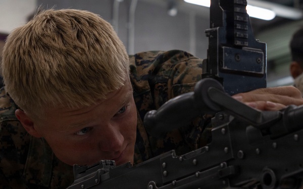U.S. Marines with 1st LAR complete weapons familiarization class hosted by Australian service members during Coral-Balmoral Cup