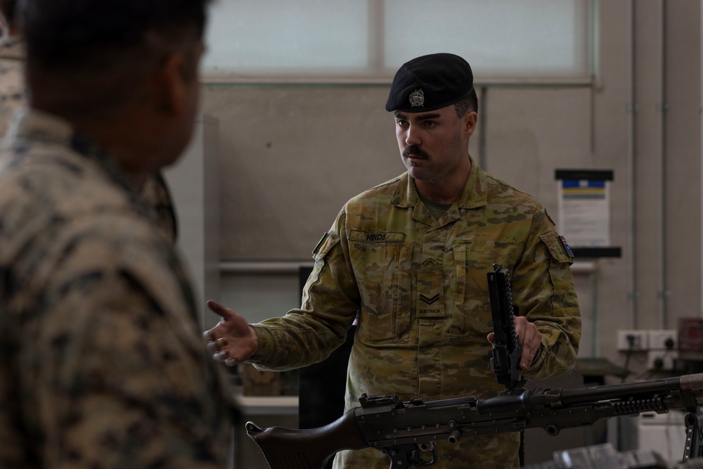 U.S. Marines with 1st LAR complete weapons familiarization class hosted by Australian service members during Coral-Balmoral Cup