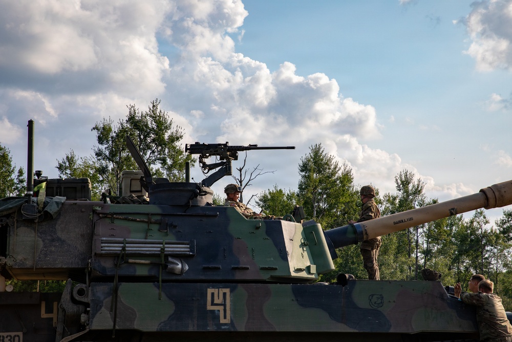 W. Va. Guard Artillerymen Prepare for Night Fires During Northern Strike 26-2