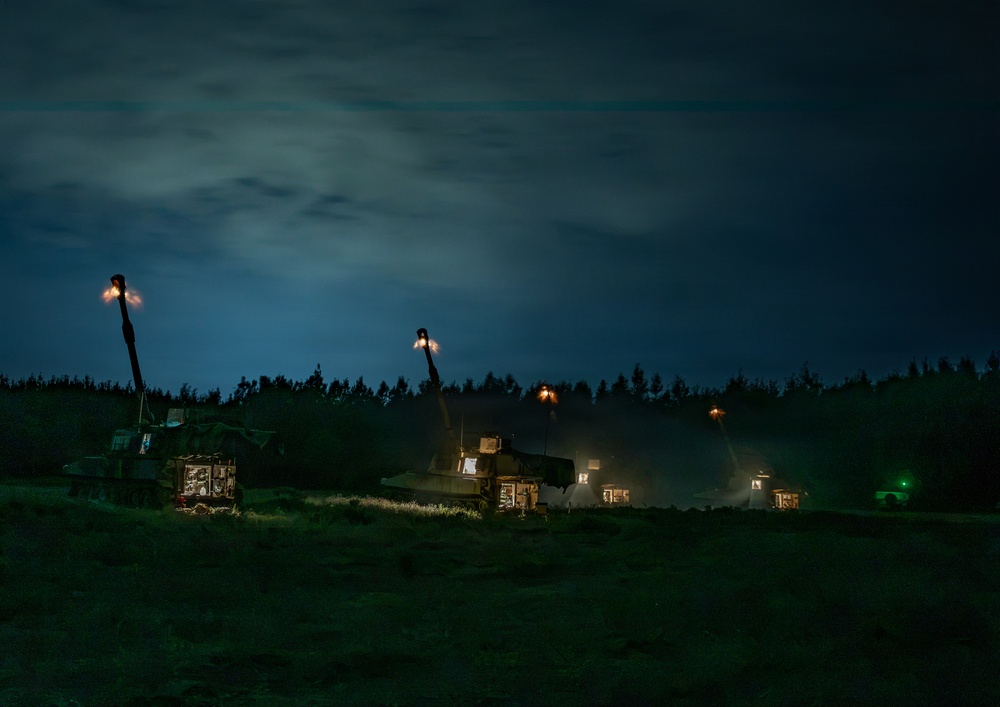 W. Va. Guard Artillerymen Deliver Night Fires During Northern Strike 26-2