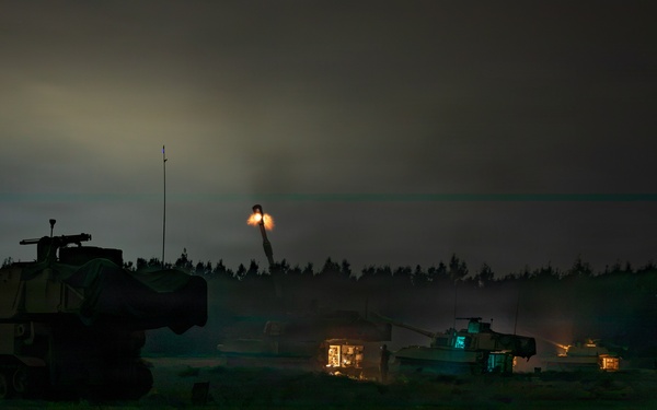 W. Va. Guard Artillerymen Deliver Night Fires During Northern Strike 26-2