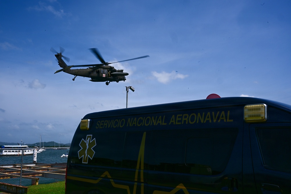 Joint Task Force-Bravo executes a medical evacuation rehearsal with Hospital Santo Tómas