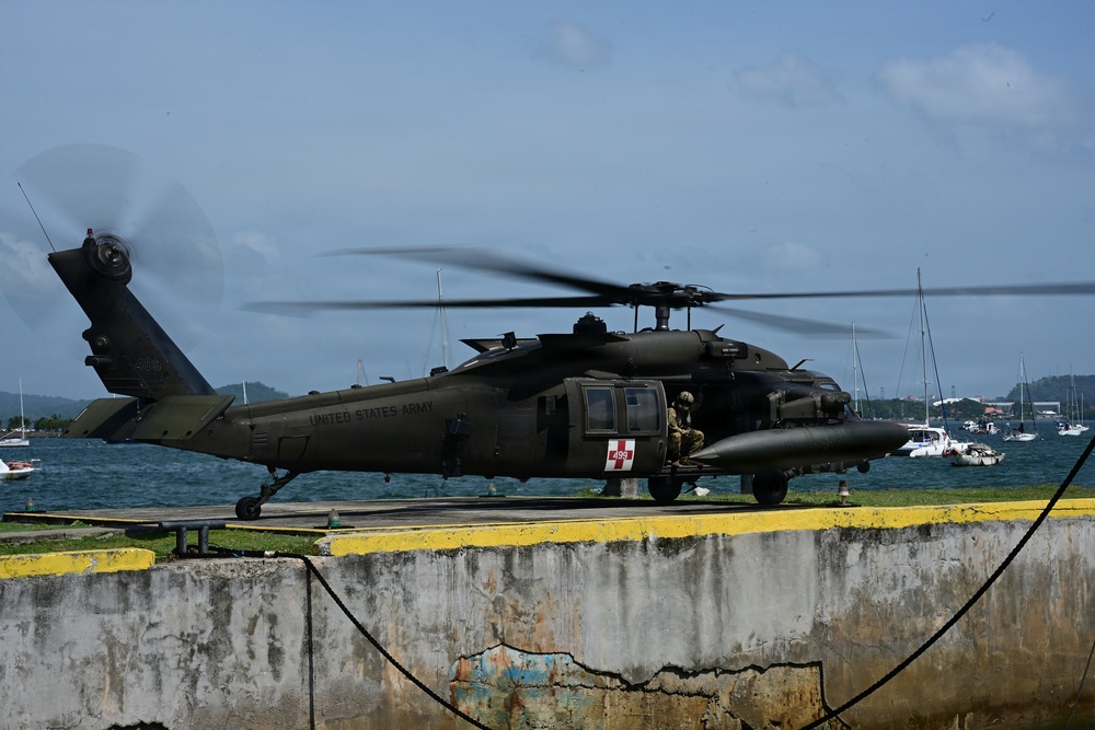 Joint Task Force-Bravo executes a medical evacuation rehearsal with Hospital Santo Tómas