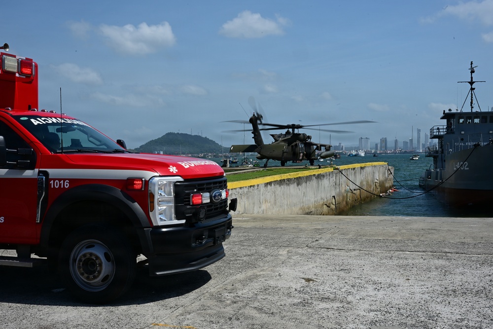 Joint Task Force-Bravo executes a medical evacuation rehearsal with Hospital Santo Tómas